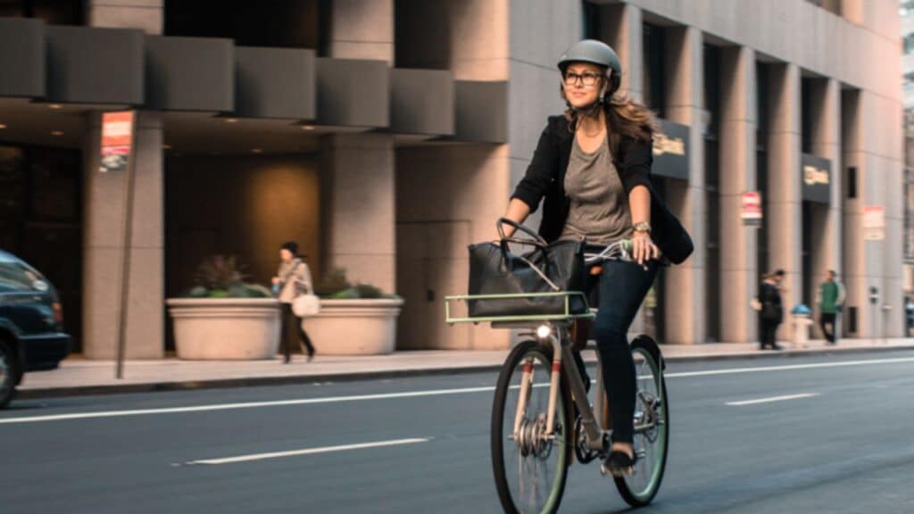 Bicycle helmet for woman